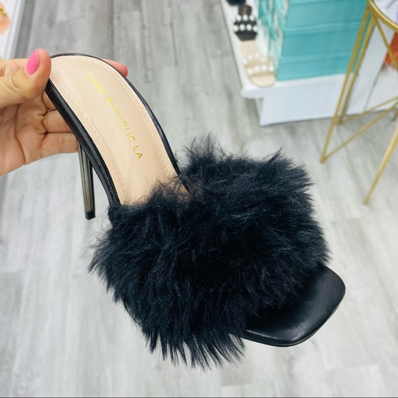 Black fur high heel - Picture 4 of 4